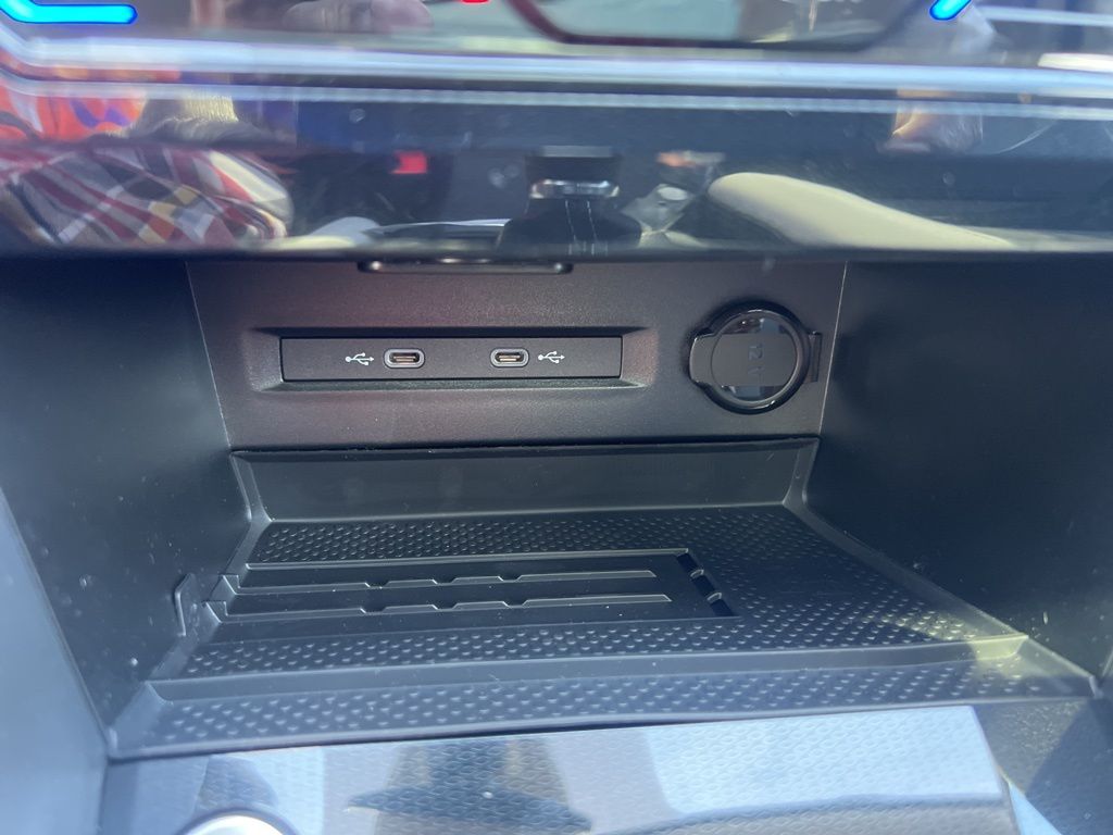 2025 Volkswagen Taos SE photo 21