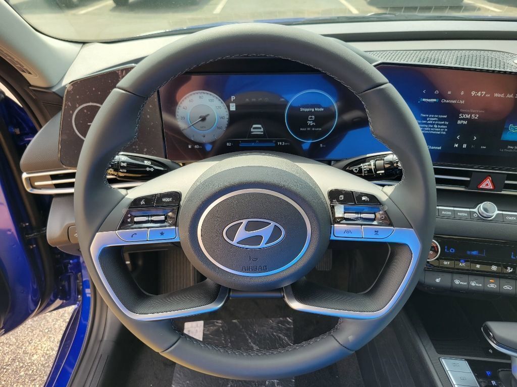2024 Hyundai Elantra Limited photo 14