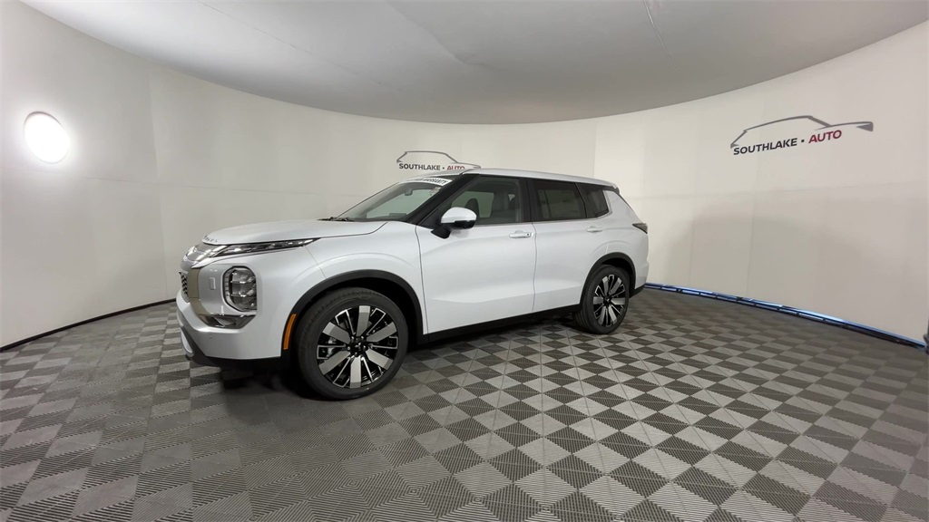 2025 Mitsubishi Outlander SE photo 4