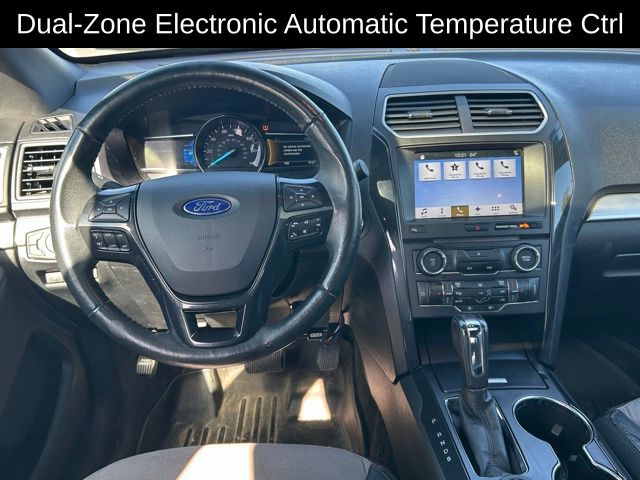 2017 Ford Explorer XLT photo 8