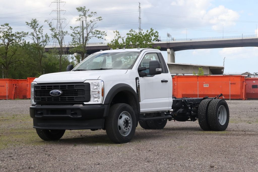 2025 Ford F-600 photo 3