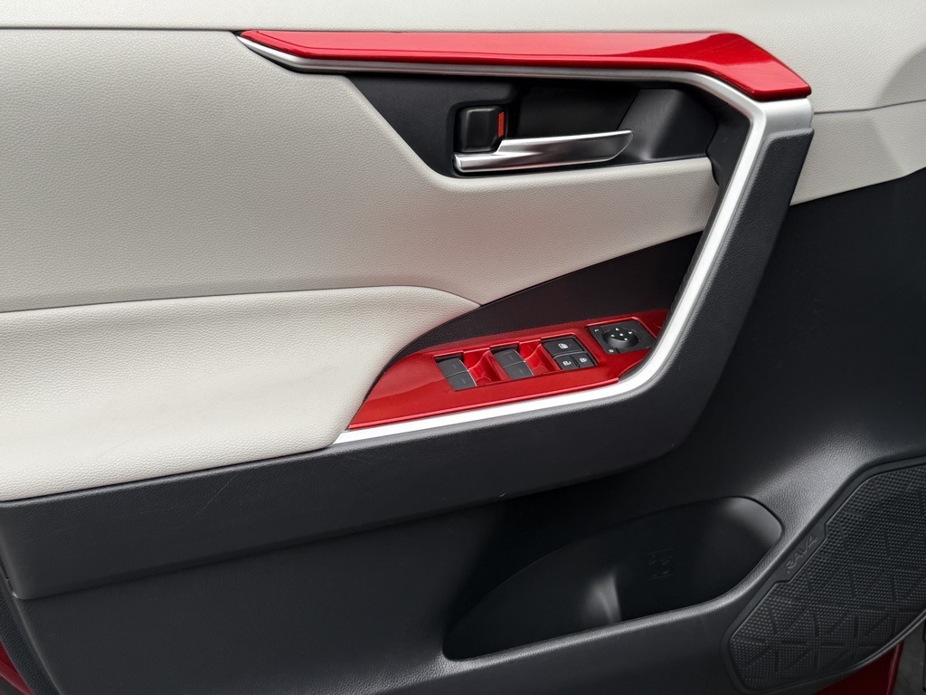 2023 Toyota RAV4 Hybrid XLE photo 12