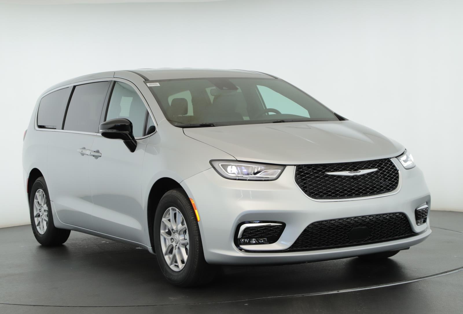 2026 Chrysler Pacifica Select's photo