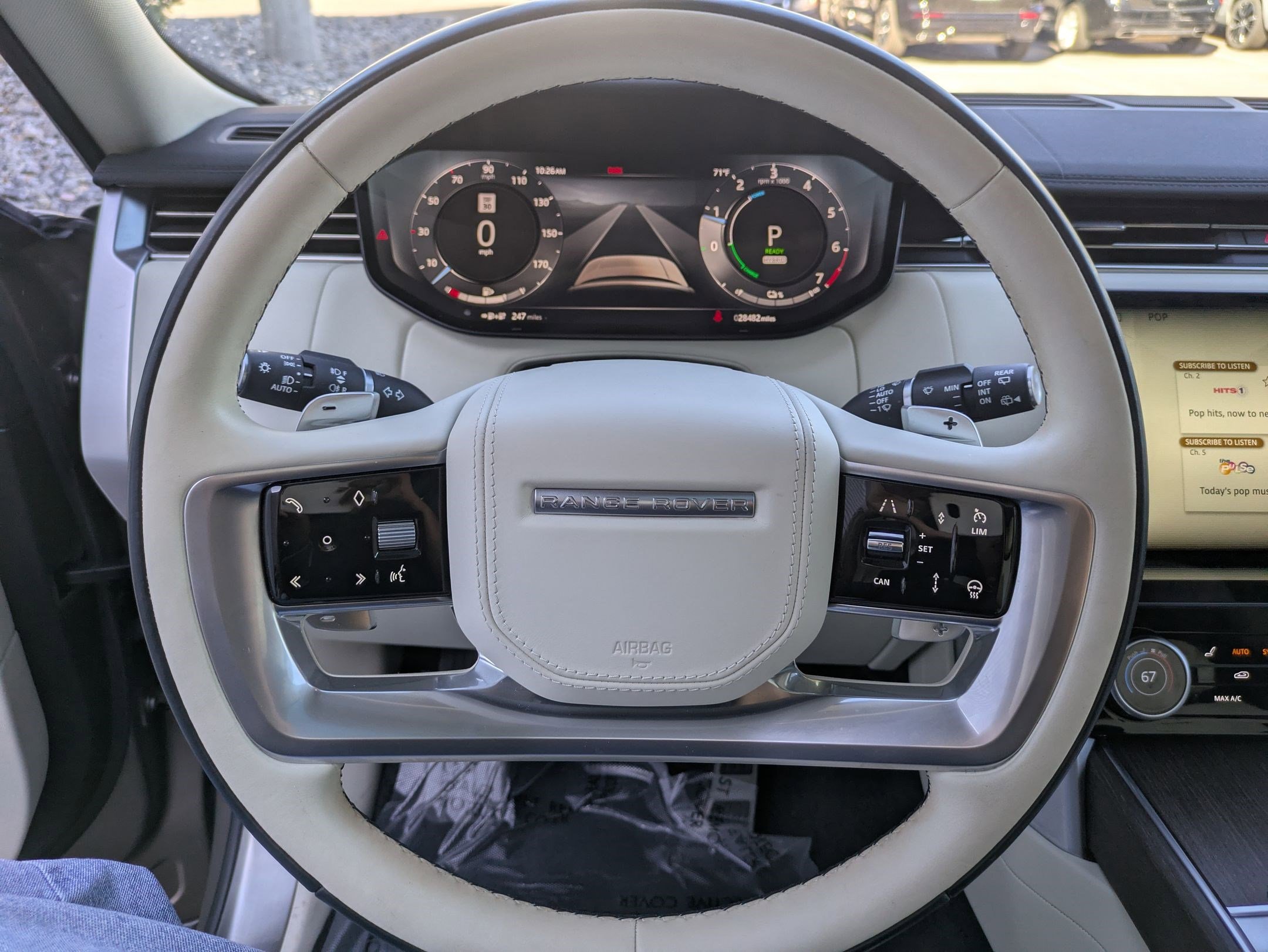 2023 Land Rover Range Rover SE photo 16