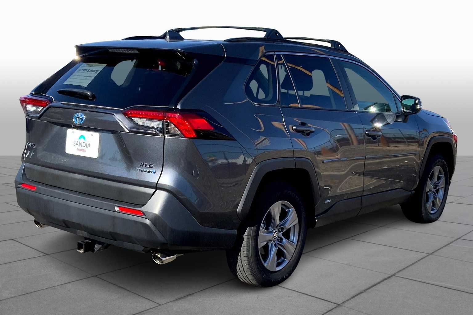 2023 Toyota RAV4 Hybrid XLE photo 11