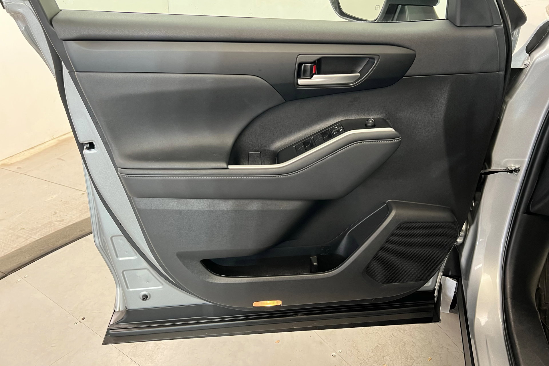 2024 Toyota Highlander Hybrid XLE photo 14