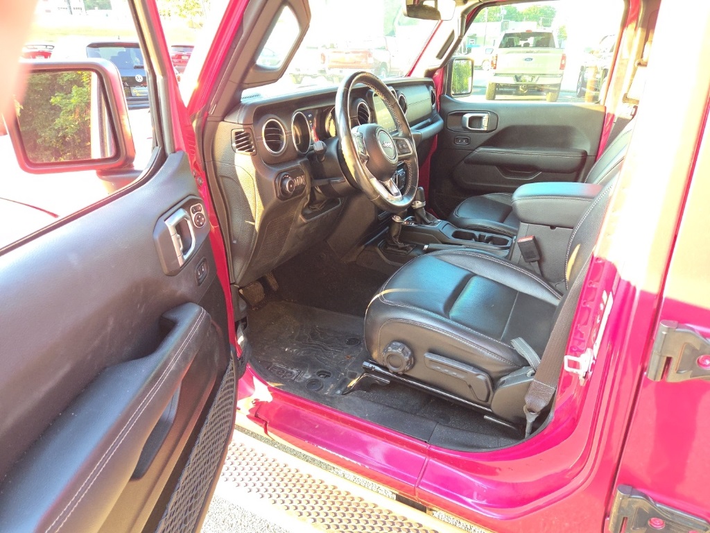 2022 Jeep Wrangler Unlimited Sahara photo 13