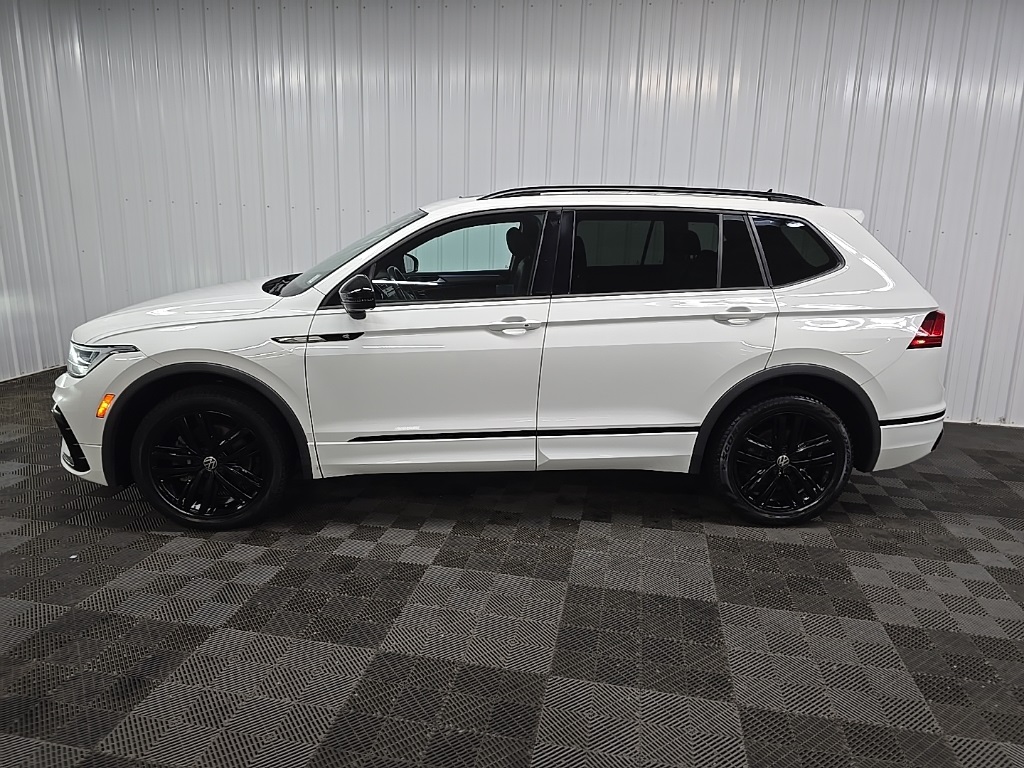 2022 Volkswagen Tiguan SE R-Line Black photo 4