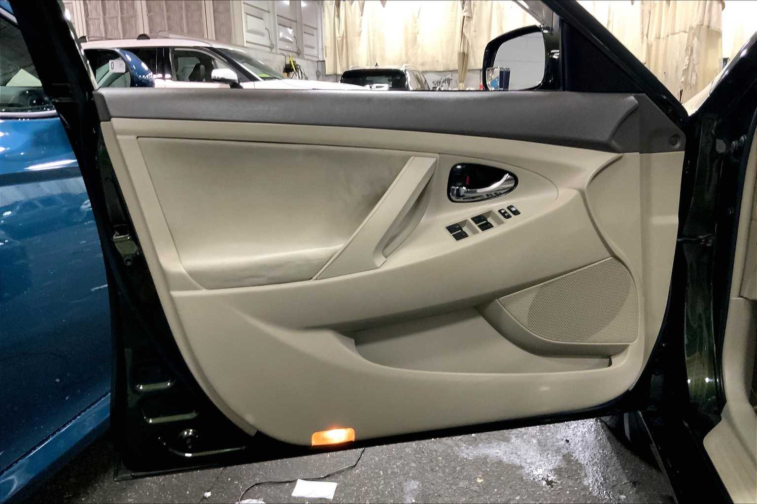 2011 Toyota Camry LE photo 20