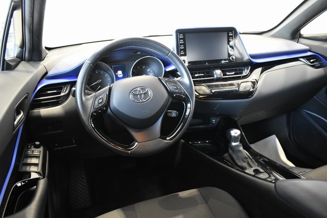 2021 Toyota C-HR XLE photo 14