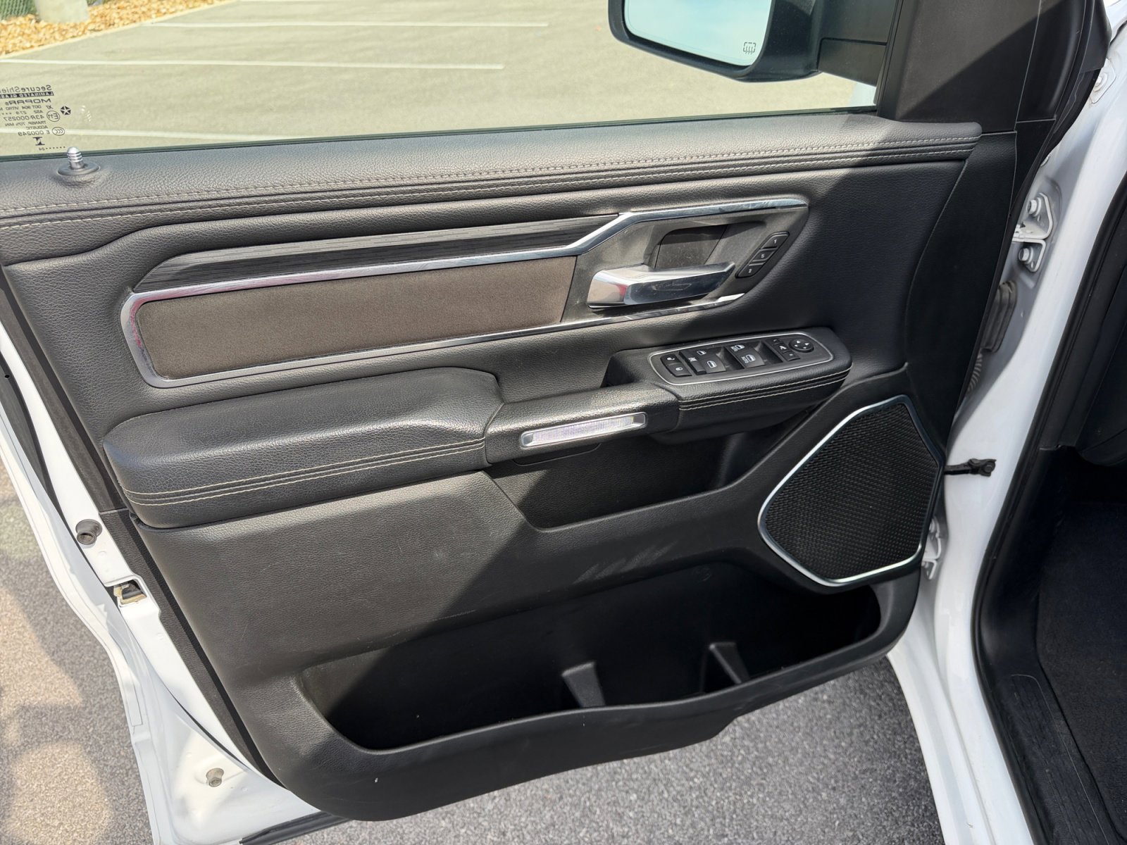 2024 Ram 1500 Laramie photo 25
