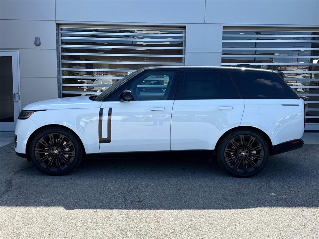 2025 Land Rover Range Rover SE photo 4