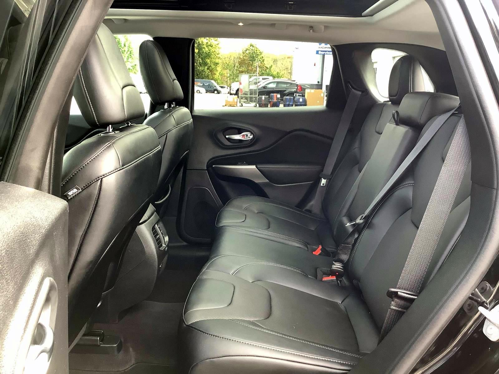 2022 Jeep Cherokee Limited photo 25