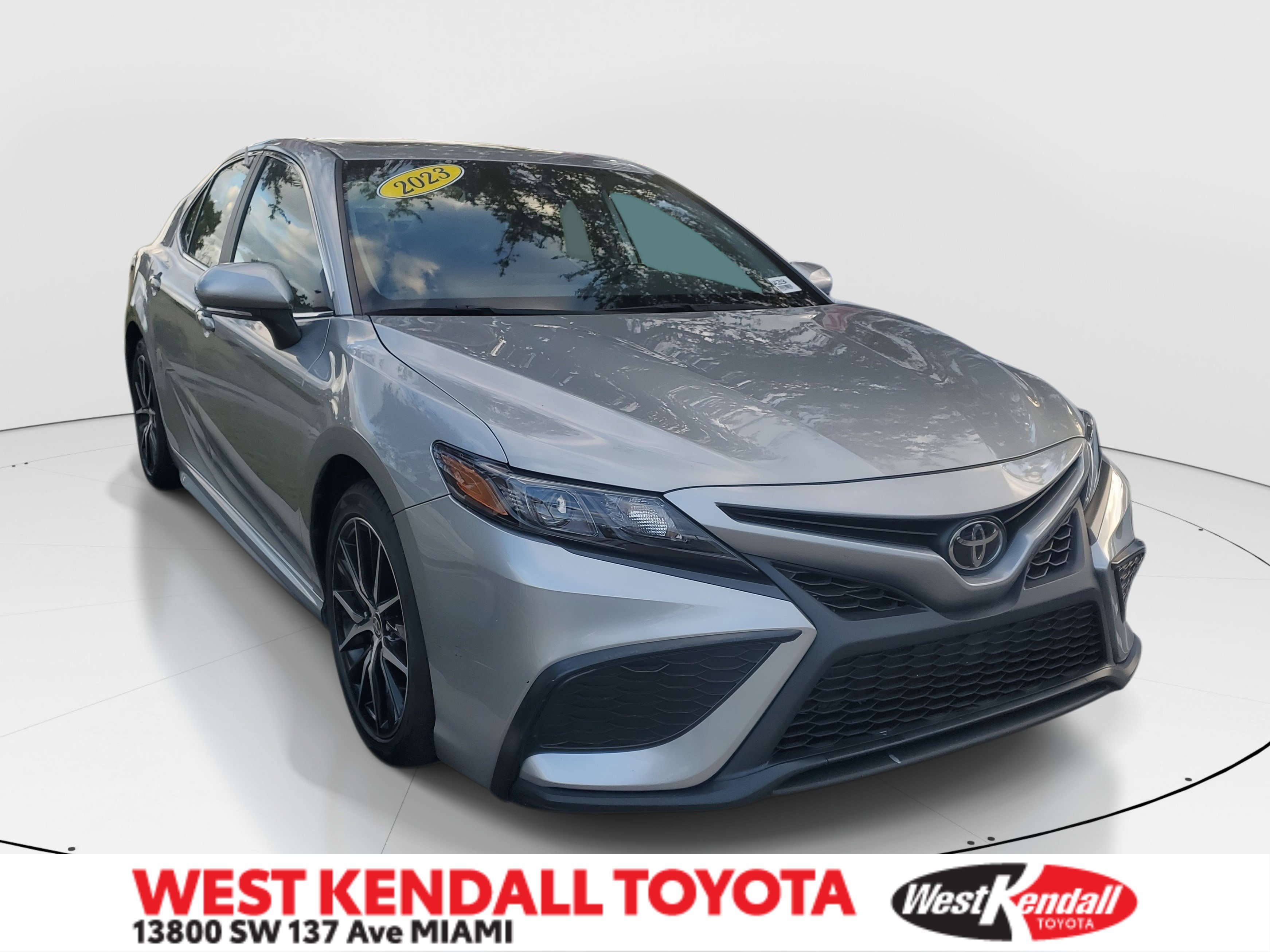 2023 Toyota Camry SE's photo