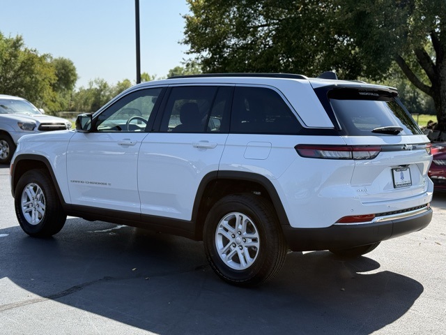 2025 Jeep Grand Cherokee Laredo photo 4