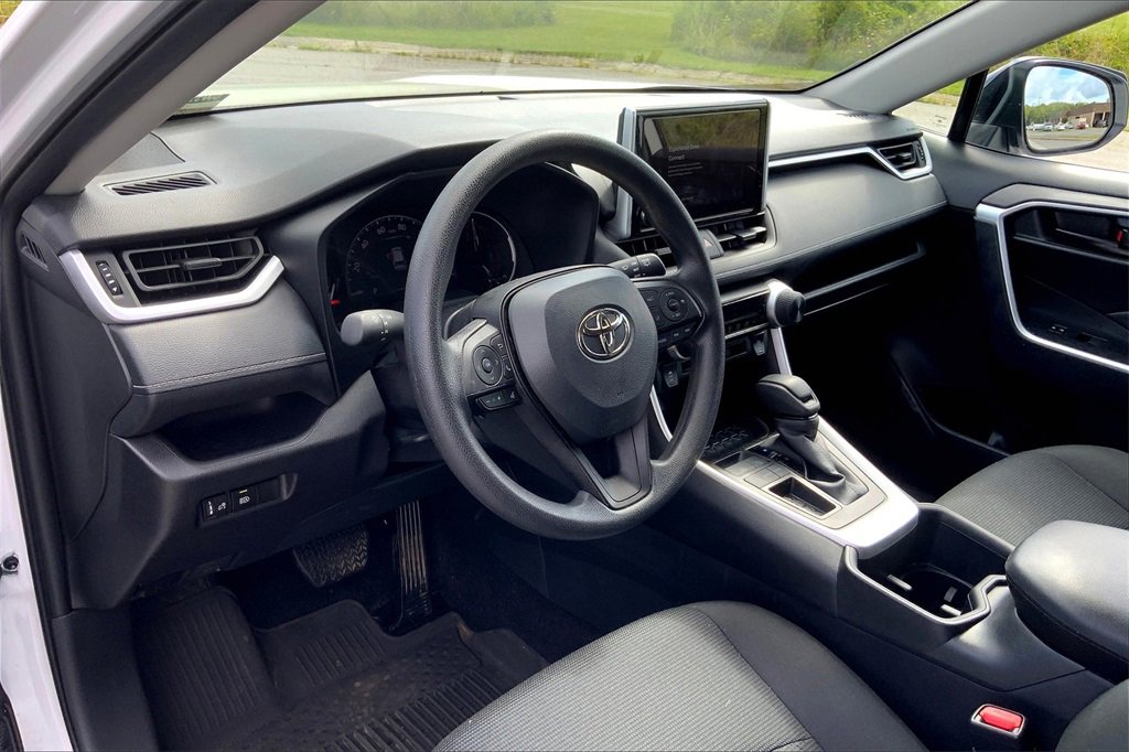 2025 Toyota RAV4 LE photo 13