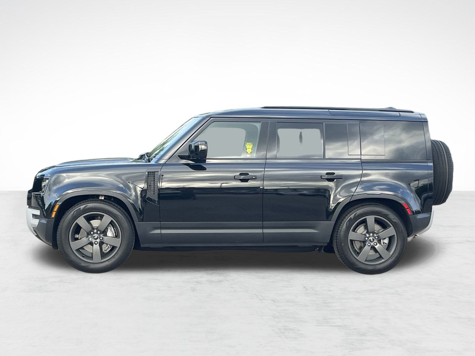 2025 Land Rover Defender S photo 2
