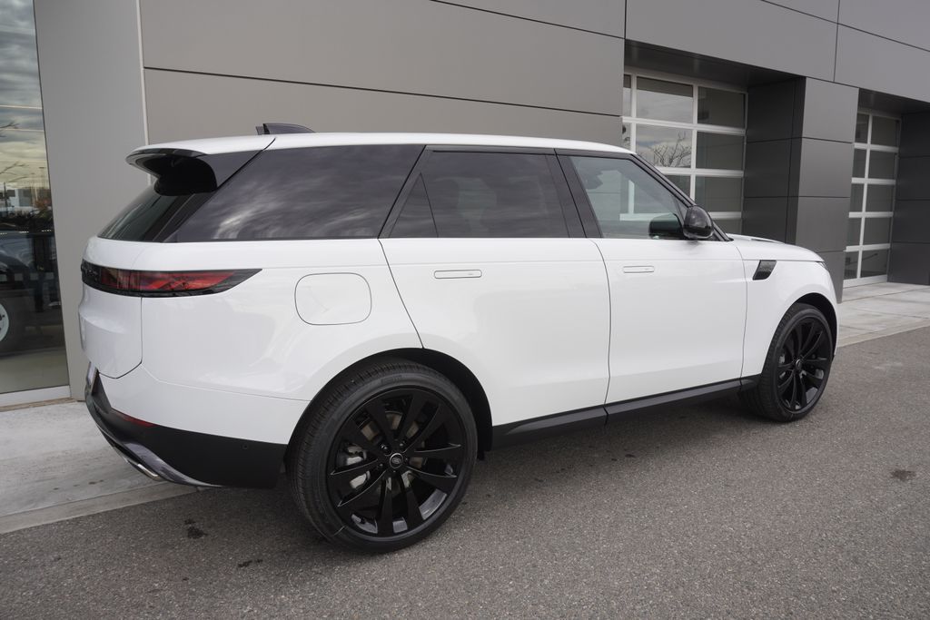 2025 Land Rover Range Rover Sport SE photo 4