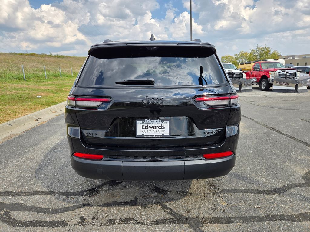 2025 Jeep Grand Cherokee Limited photo 3