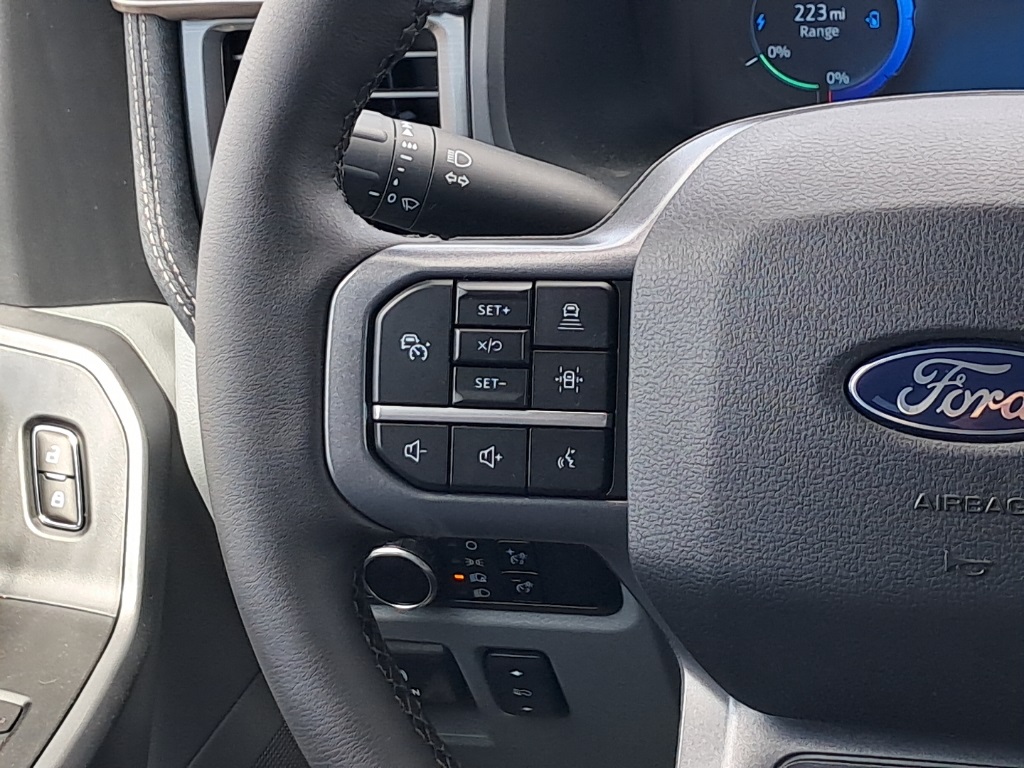 2025 Ford F-150 Lightning photo 12