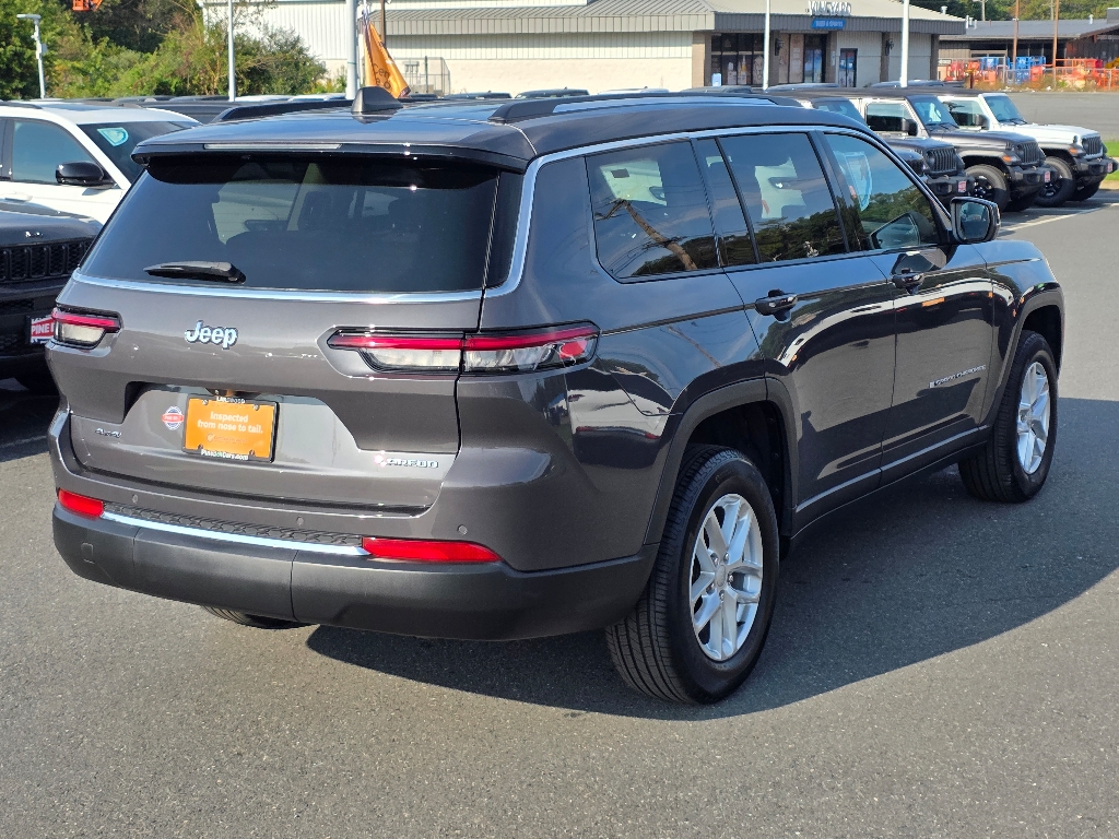 2023 Jeep Cherokee Laredo photo 11