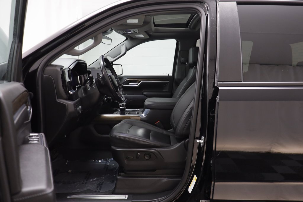 2023 Chevrolet Silverado 1500 RST photo 4