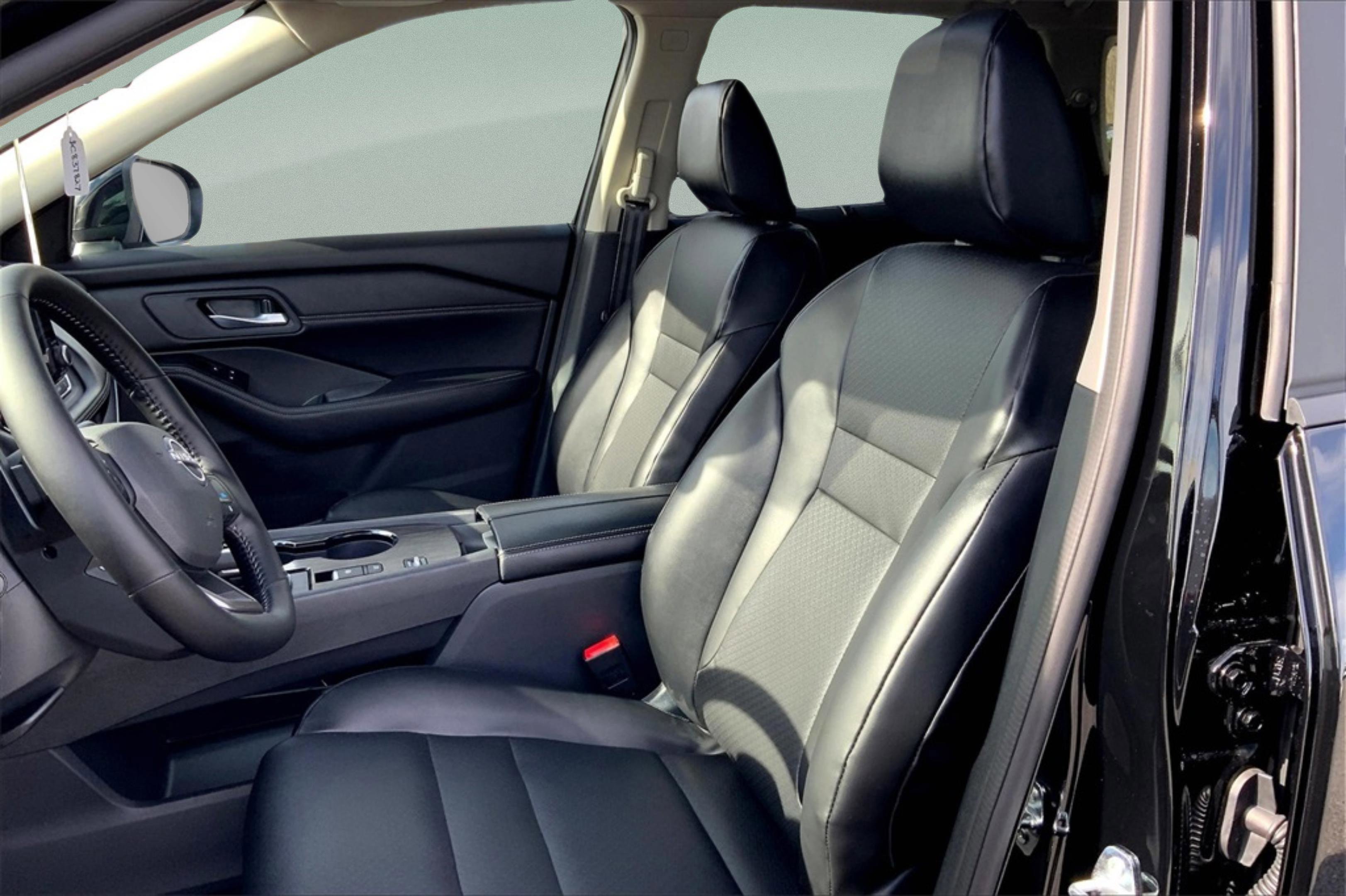 2025 Nissan Rogue SV photo 9