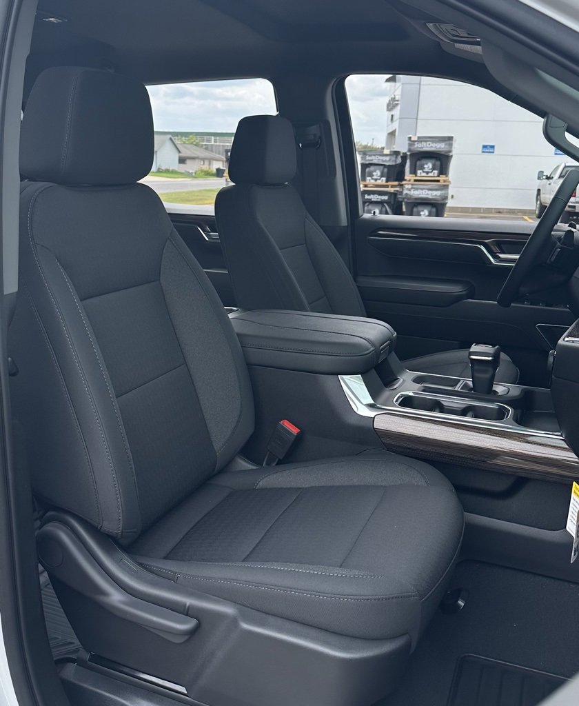 2024 Chevrolet Silverado 1500 RST photo 3