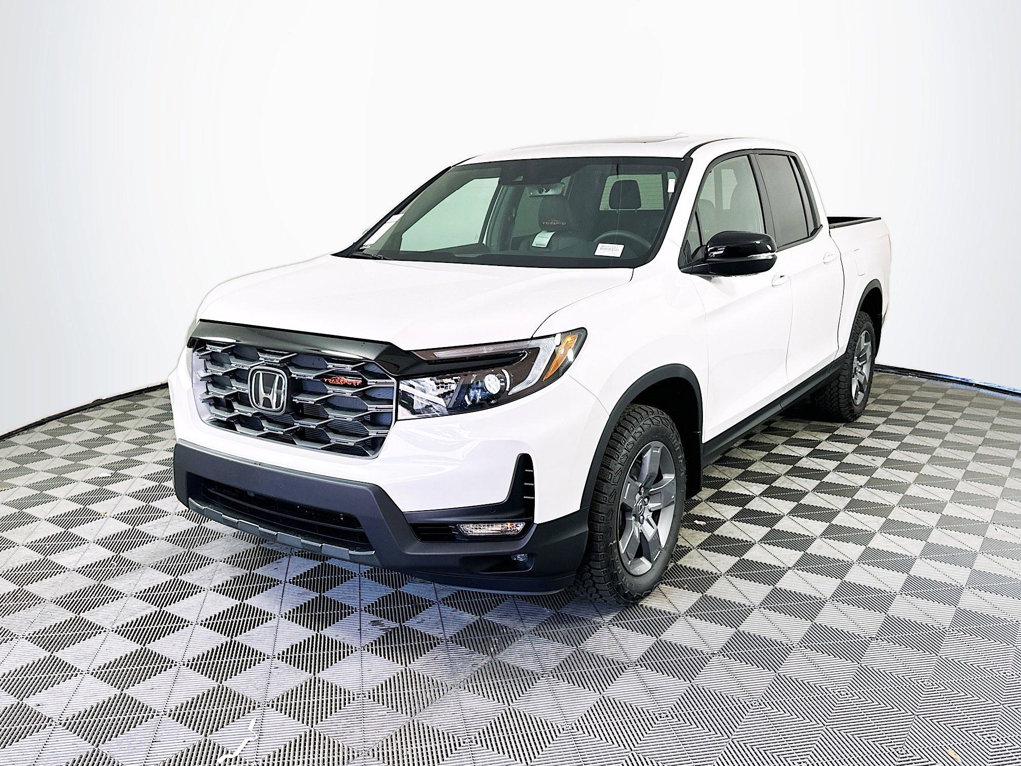2025 Honda Ridgeline TrailSport photo 3