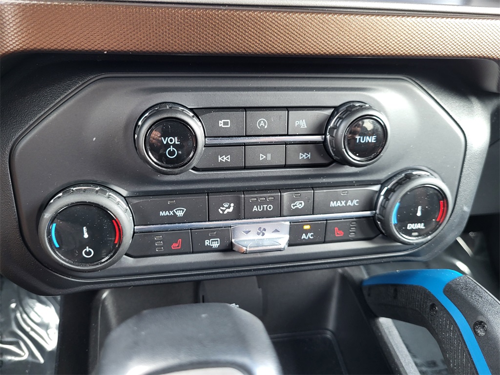 2022 Ford Bronco Outer Banks photo 12