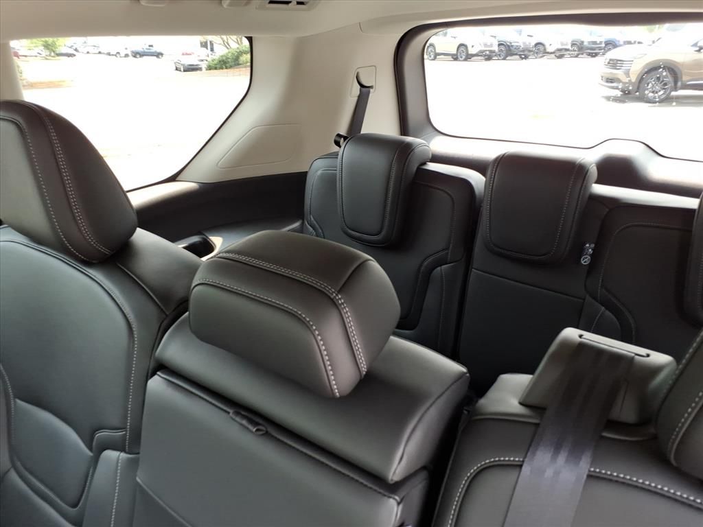 2026 Nissan Armada SV photo 12
