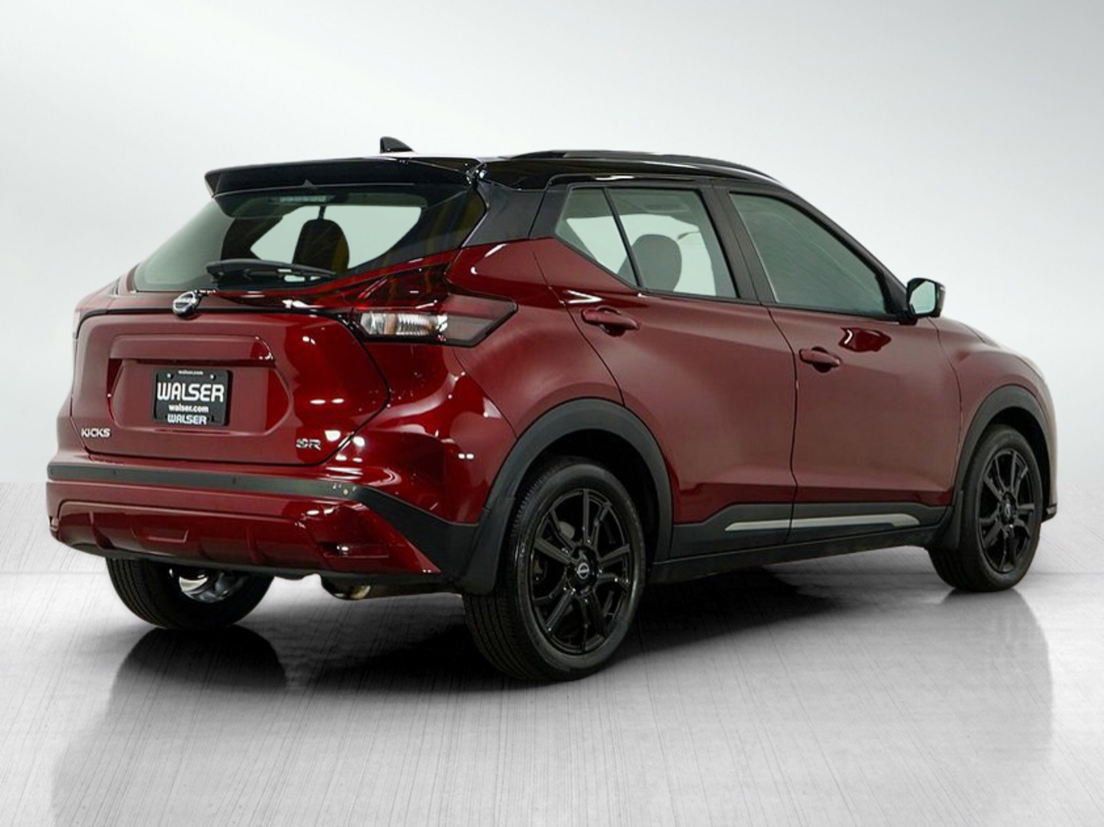 2022 Nissan Kicks SR photo 4