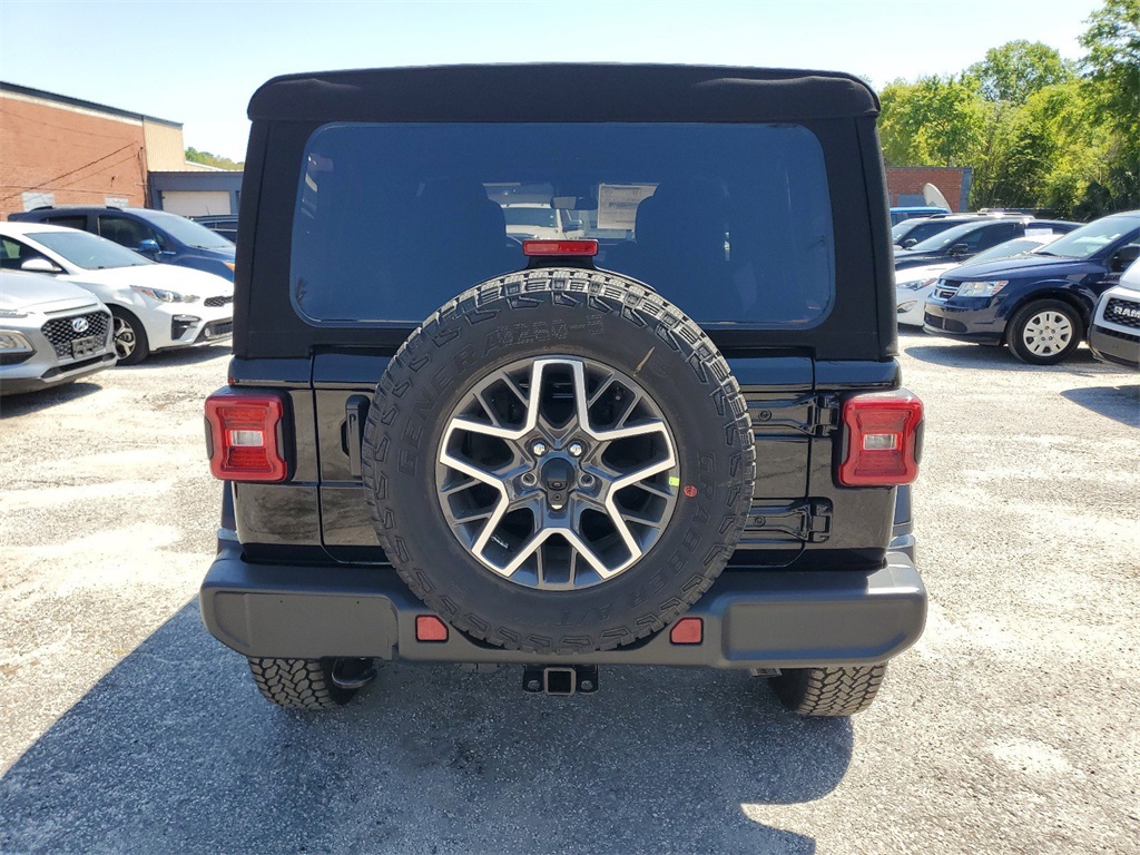 2024 Jeep Wrangler Sahara photo 6