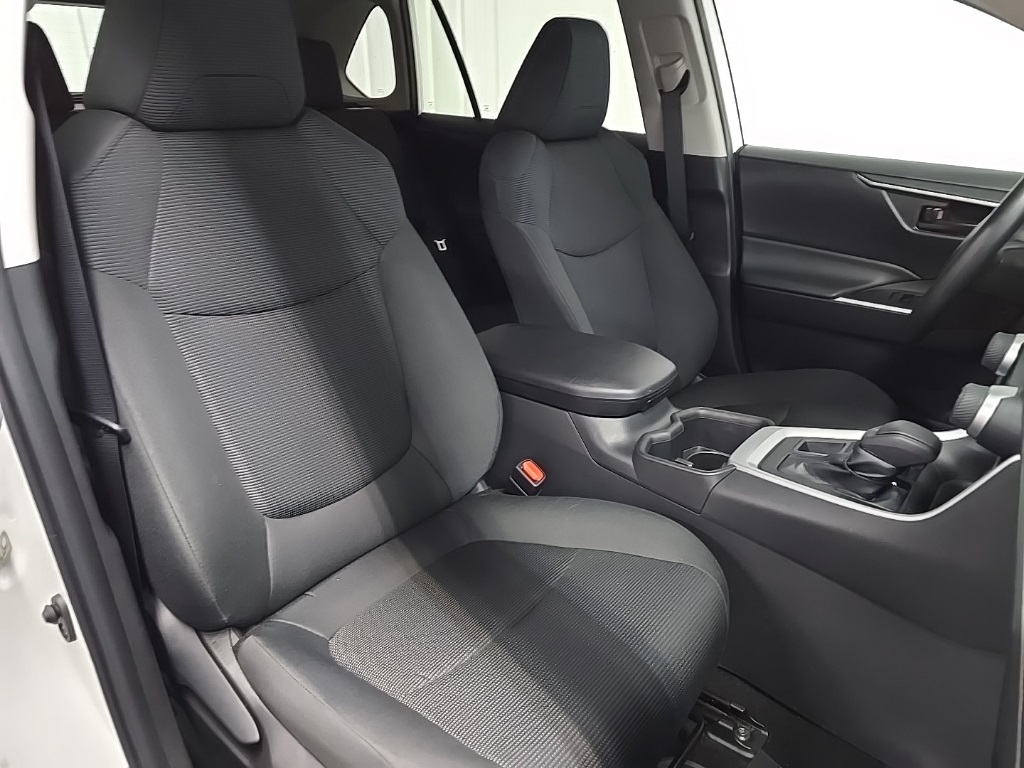2023 Toyota RAV4 LE photo 14