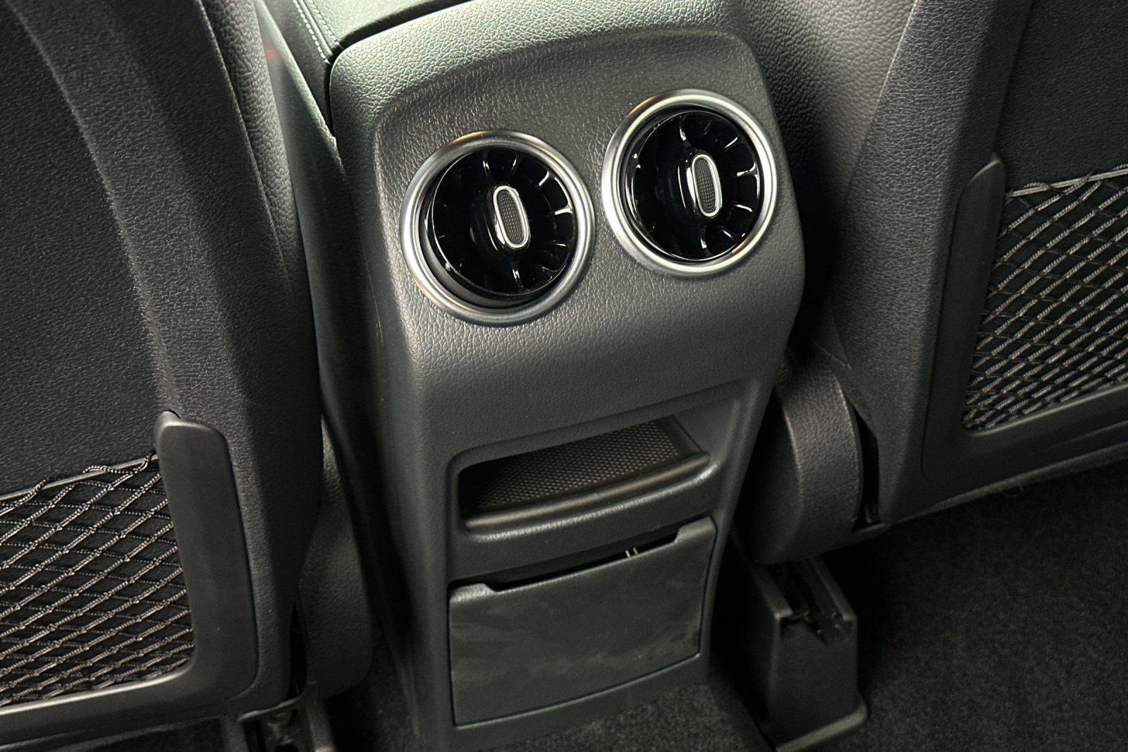2025 Mercedes Benz GLB 250 photo 19