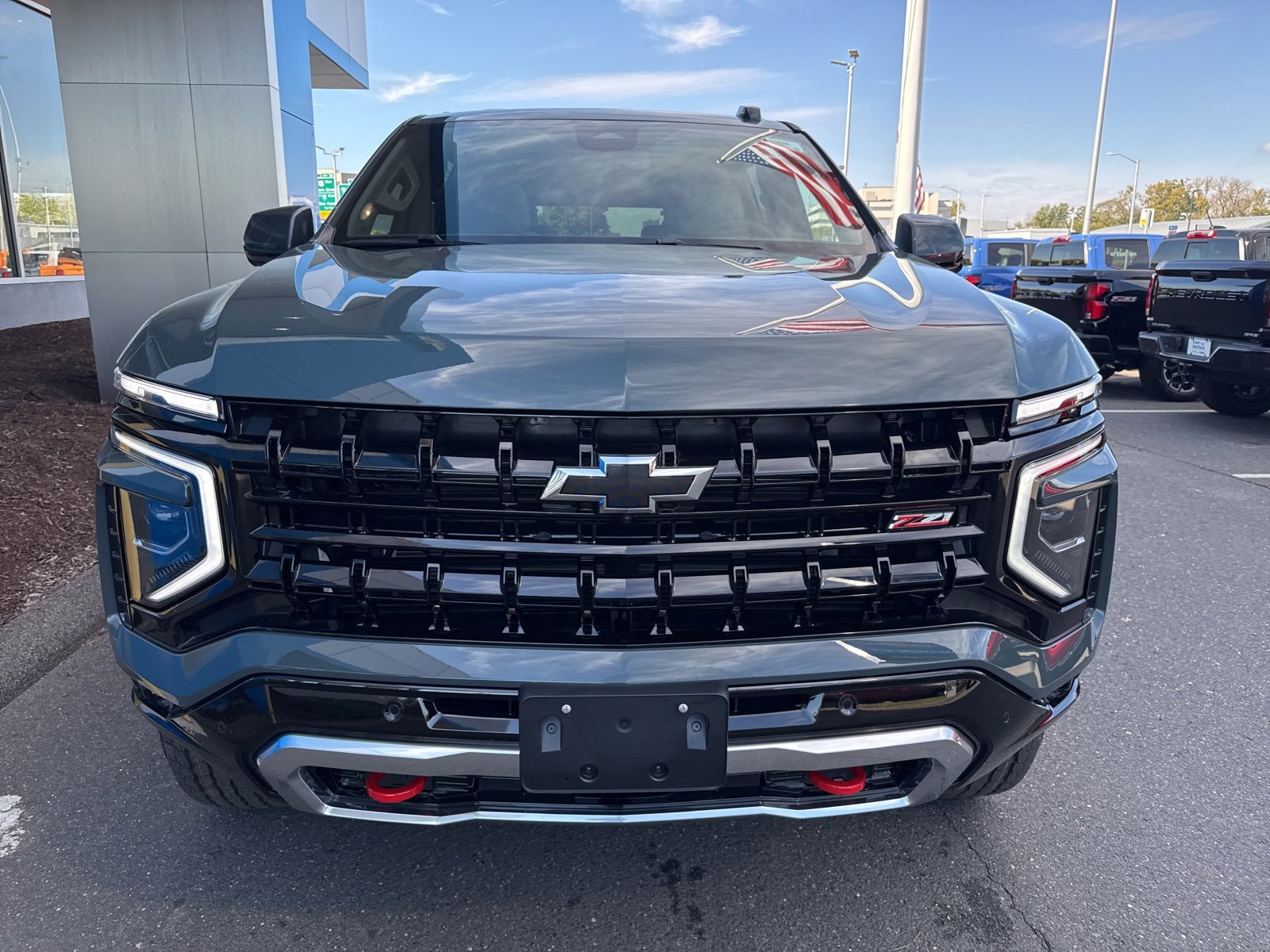 2025 Chevrolet Suburban Z71 photo 2