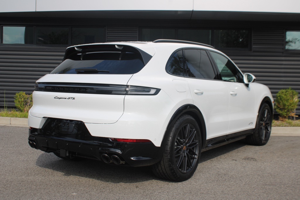 2025 Porsche Cayenne GTS photo 7