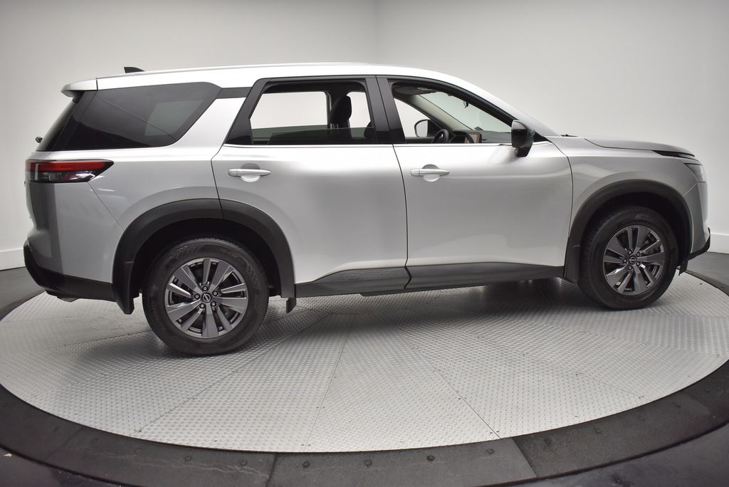 2023 Nissan Pathfinder S photo 4