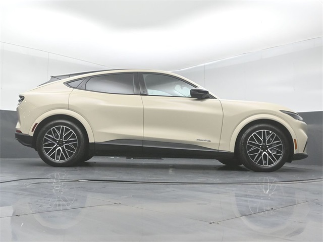 2025 FORD MUSTANG MACH-E - Image 40