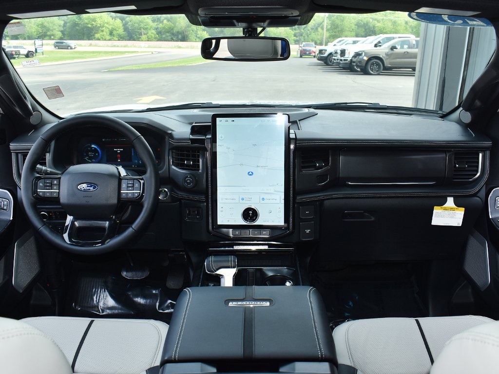 2025 Ford F-150 Lightning Platinum photo 4