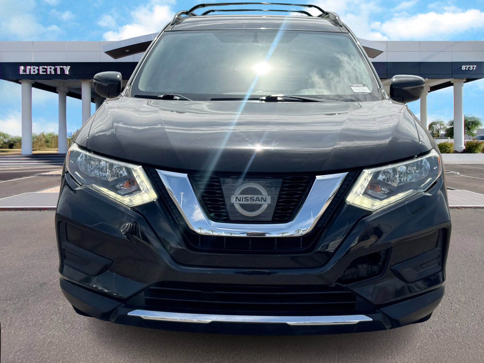2017 Nissan Rogue SV photo 4