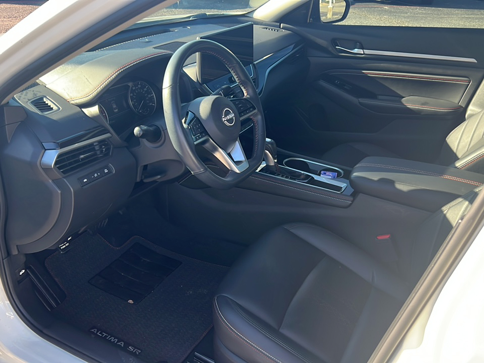 2023 Nissan Altima SR photo 2