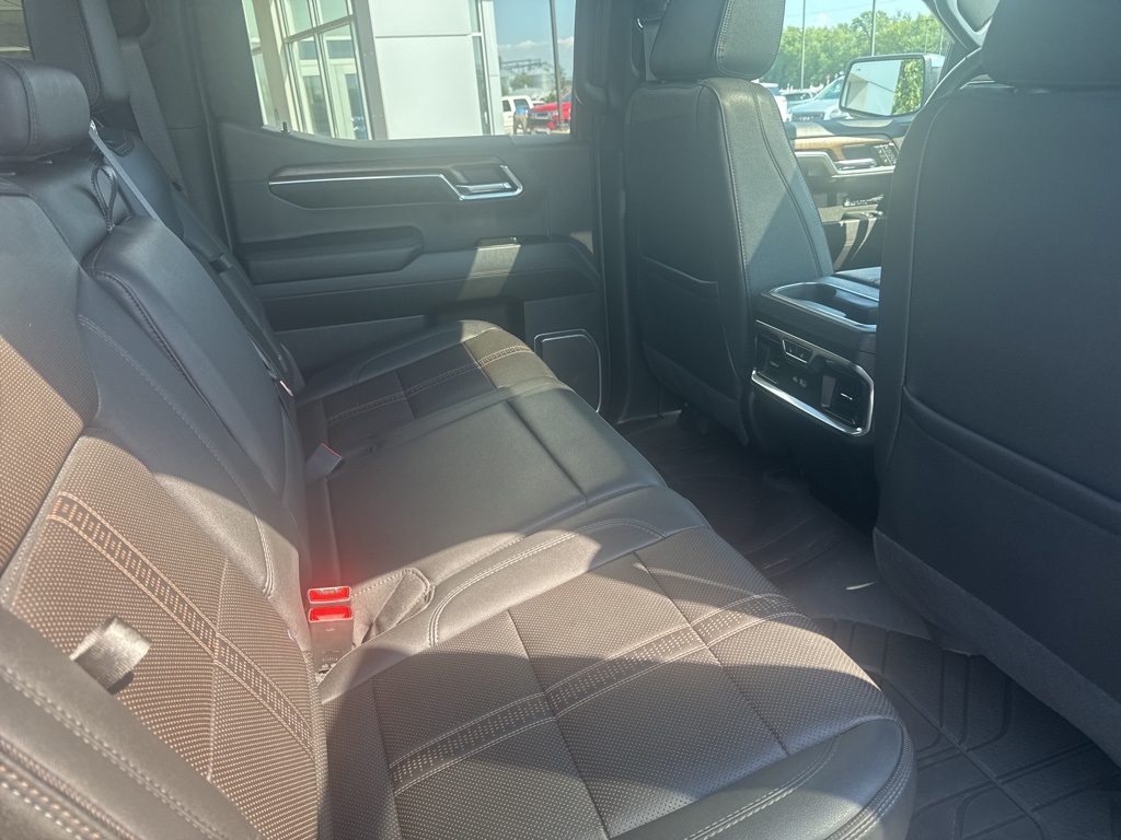 2024 Chevrolet Silverado 1500 High Country photo 15