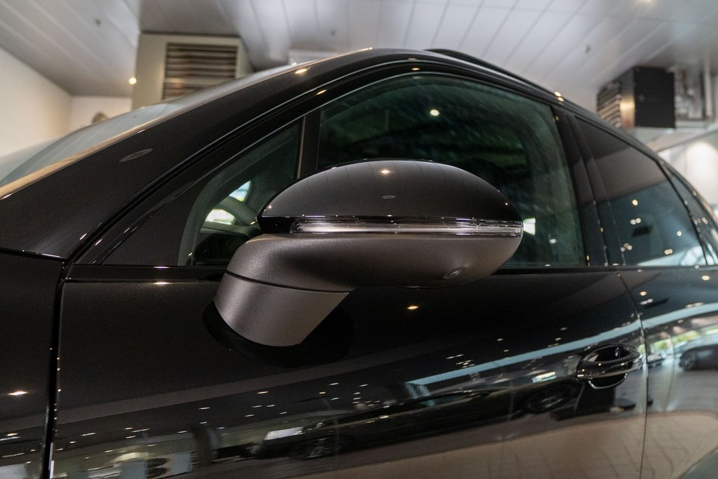 2025 Porsche Cayenne photo 12