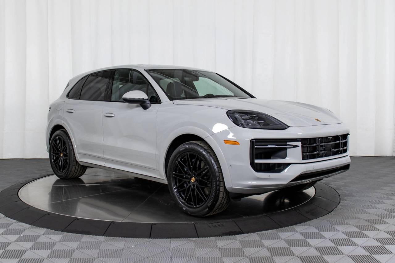 2025 Porsche Cayenne photo 6