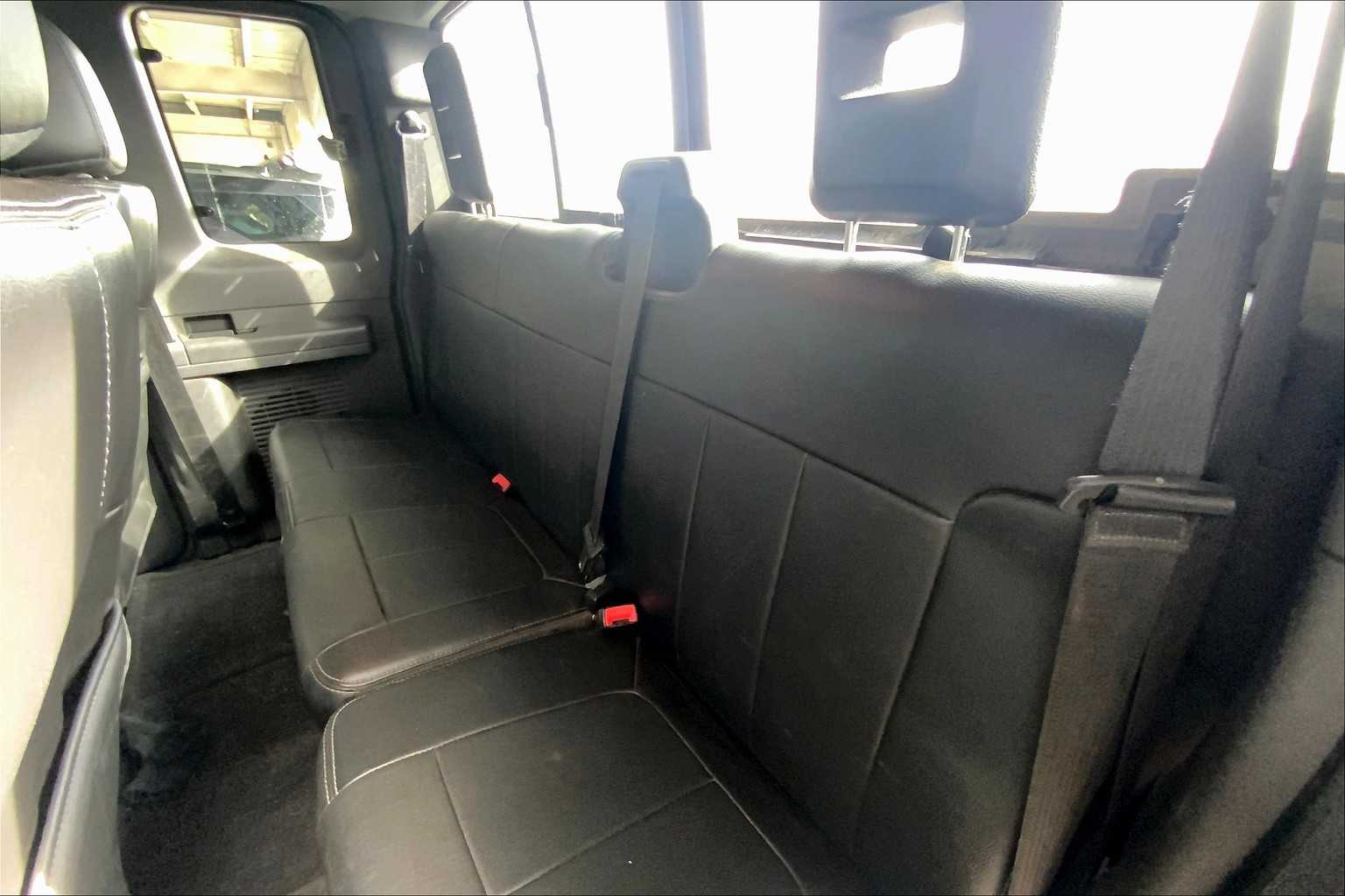 2015 Ford F-350 Lariat photo 19