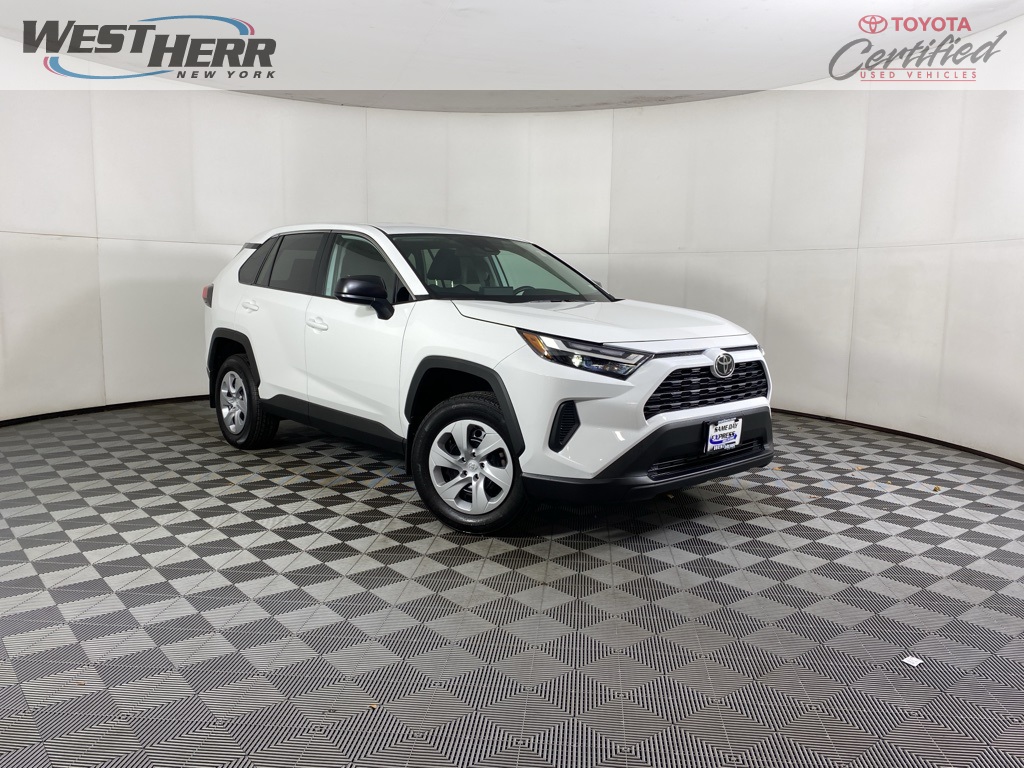 2025 Toyota RAV4 LE's photo