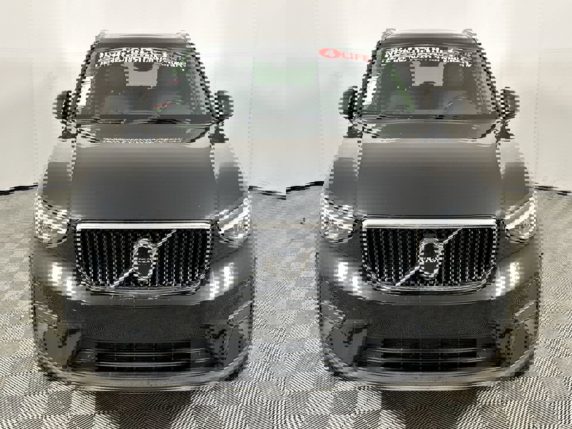 2023 Volvo XC40 Core photo 2