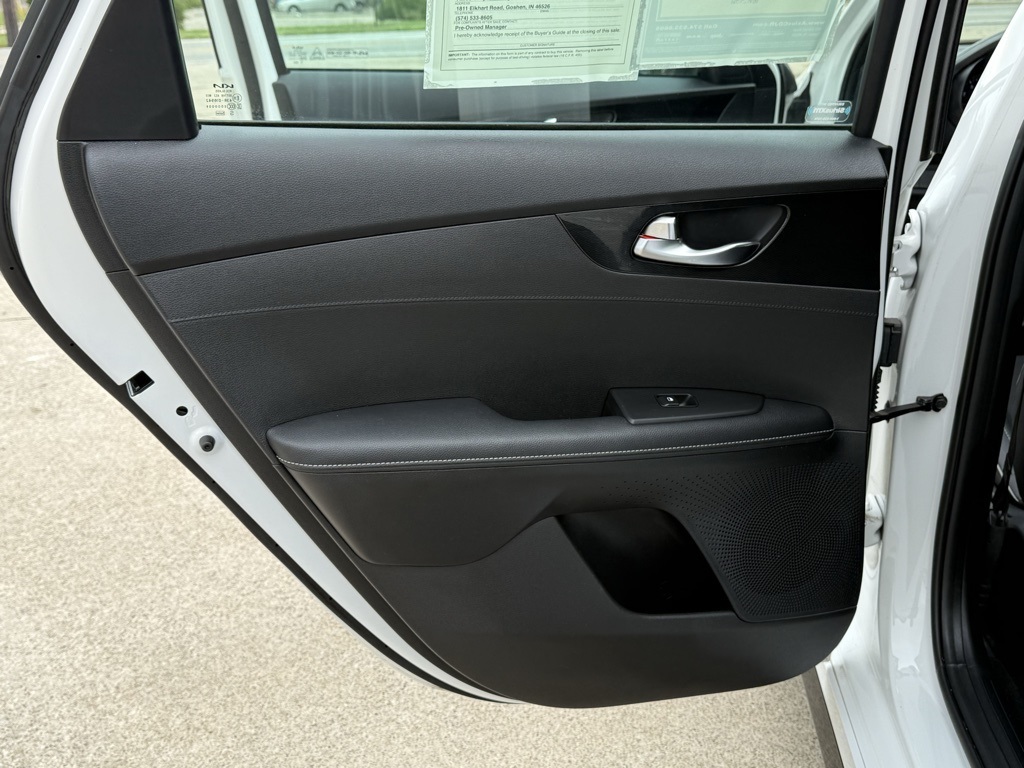 2023 Kia Forte GT-Line photo 17