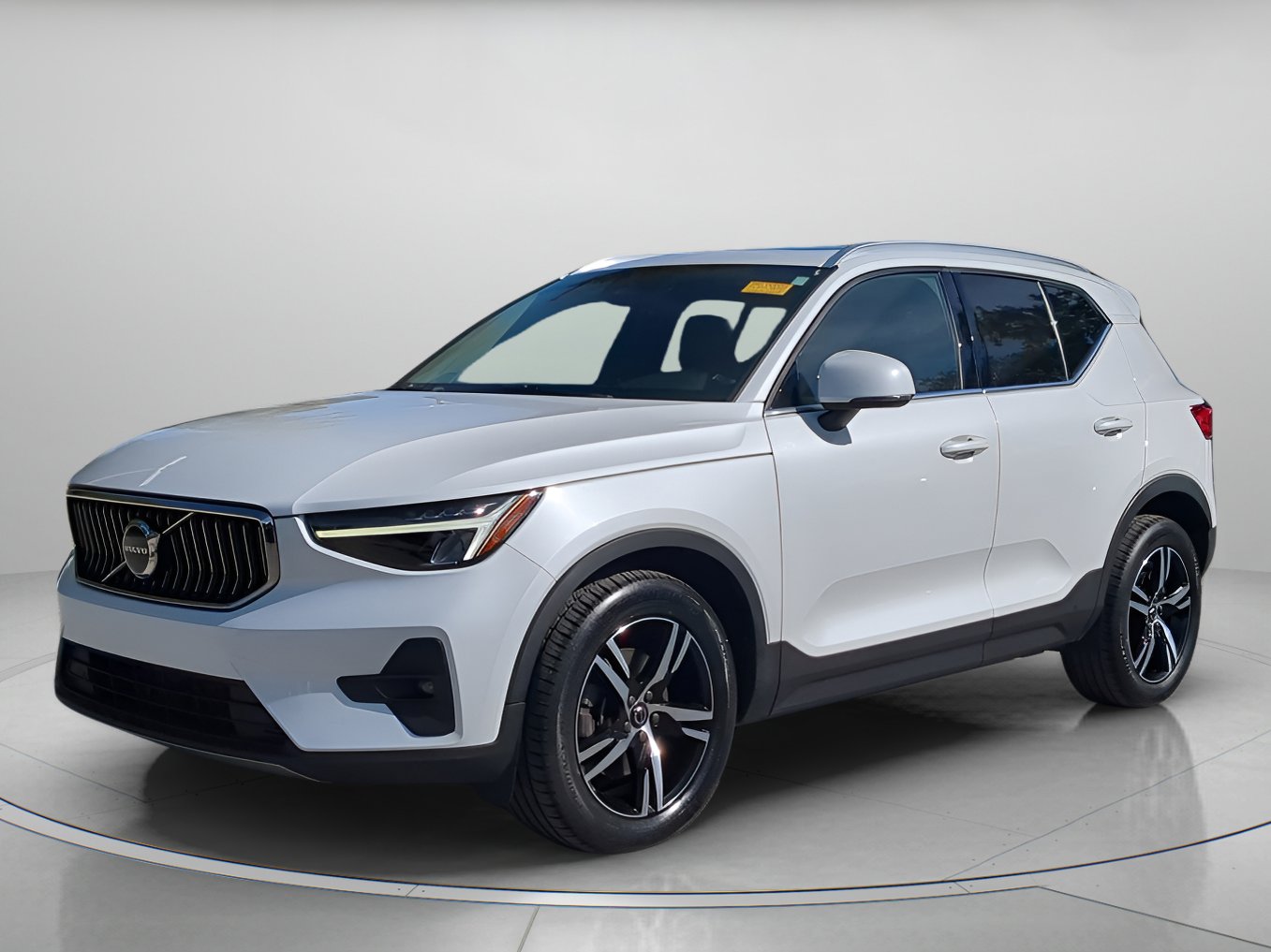 2023 Volvo XC40 Plus's photo